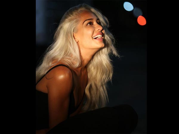Lisa Haydon Gets A Platinum Blonde Hairstyle. - Filmibeat