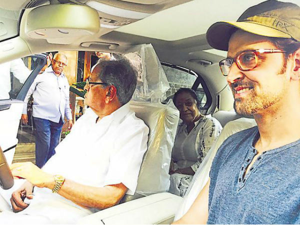 Hrithik Roshan's Grandfather J Om Prakash Celebrates His 92nd Birthday