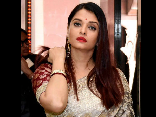 In Pic: Aishwarya Turns Heads