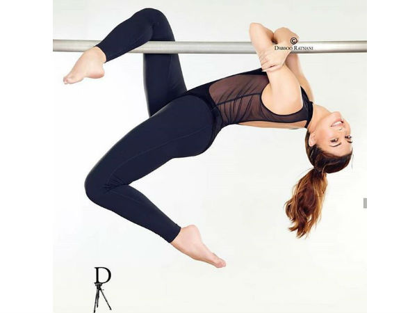 jacqueline-fernandez-sizzles-on-the-pole-for-dabboo-ratnani-s-2018-calendar jacqueline-fernandez-sizzles-on-the-pole-for-dabboo-ratnani-s-2018-calendar