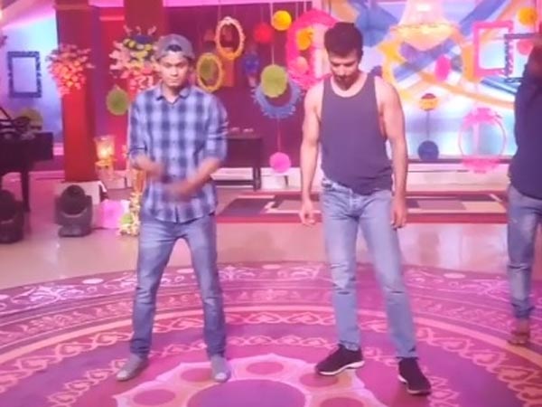 Manit Rehearsing For Holi Special Episode