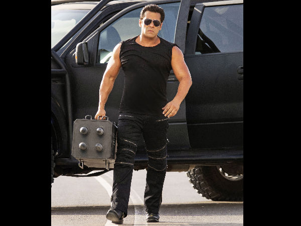 is-salman-khan-doing-double-role-race-3 is-salman-khan-doing-double-role-race-3