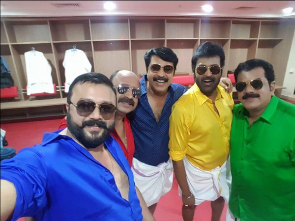 This Picture Of Mammooty & Team Has A Big Speciality Associated With It! This Picture Of Mammooty & Team Has A Big Speciality Associated With It!