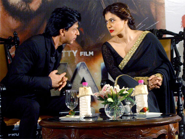 Kajol's Oops Moment| Kajol's Embarassing Fall| Kajol Trips & Falls Down