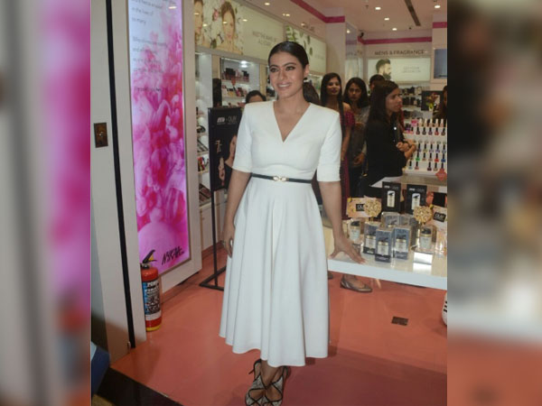 Kajol's Oops Moment| Kajol's Embarassing Fall| Kajol Trips & Falls Down