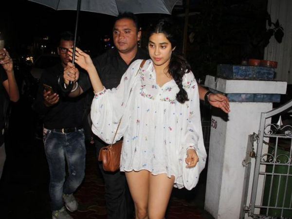 Jhanvi Kapoor No Pants Legs Jhanvi Kapoor No Pants Legs