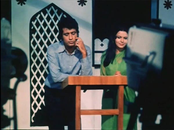 Main Na Bhoolunga (Roti Kapda Aur Makaan)