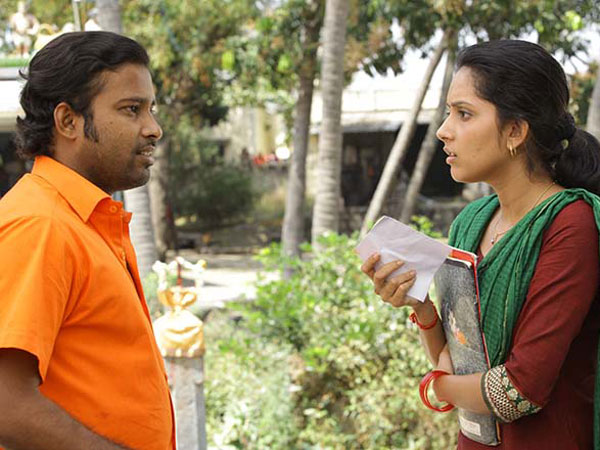Annanukku Jai Movie Review: A Political Satire That Offers To Be A Good Entertainer! Annanukku Jai Movie Review: A Political Satire That Offers To Be A Good Entertainer!