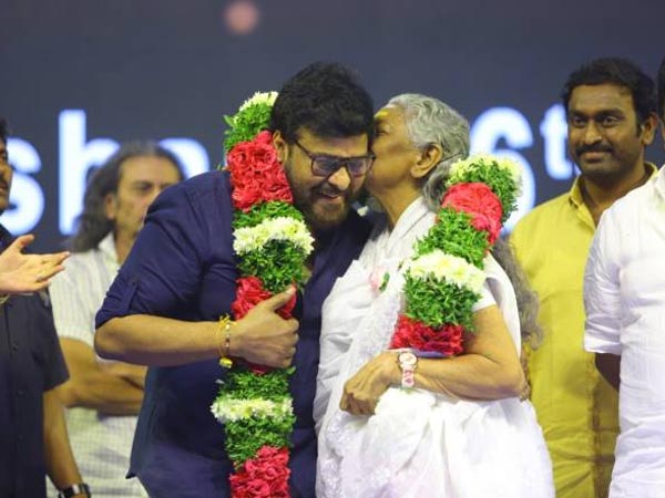 santosham-awards-2018-best-actor-chiranjeevi-khaid