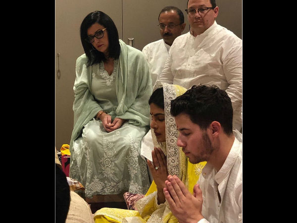 priyanka-chopra-nick-jonas-roka-ceremony-inside-picture-look-beautiful-in-yellow-performing-puja priyanka-chopra-nick-jonas-roka-ceremony-inside-picture-look-beautiful-in-yellow-performing-puja