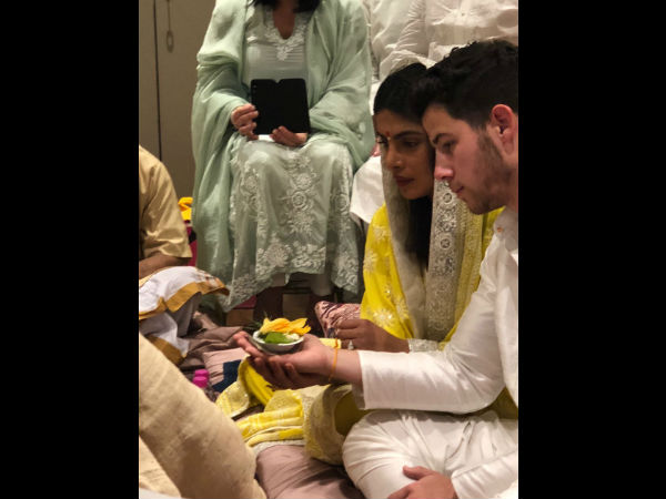 priyanka-chopra-nick-jonas-roka-ceremony-inside-picture-look-beautiful-in-yellow-performing-puja priyanka-chopra-nick-jonas-roka-ceremony-inside-picture-look-beautiful-in-yellow-performing-puja