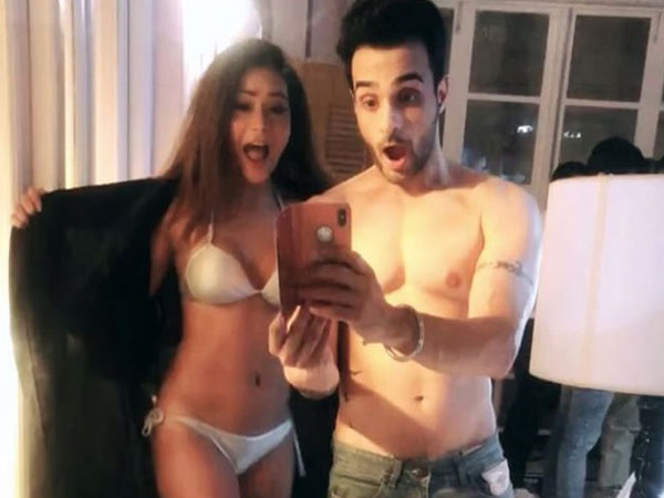 Sara Khan Does It Again; This Time She Poses In A Bikini With Angad Hasija!  (PICS) - Filmibeat