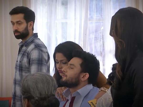 Priyanka Ignores Shivaay