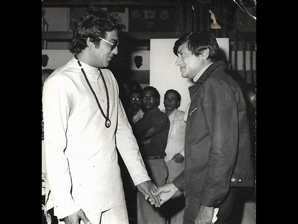 Vinod Khanna With Dev Anand Caught In A Candid Frame