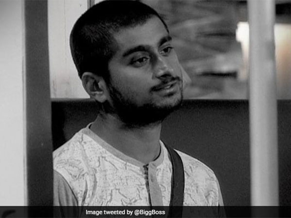 Munmun Questions Deepak & Rohit's Guts
