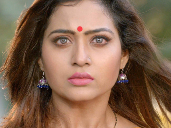 Ronita Exposes Naveen