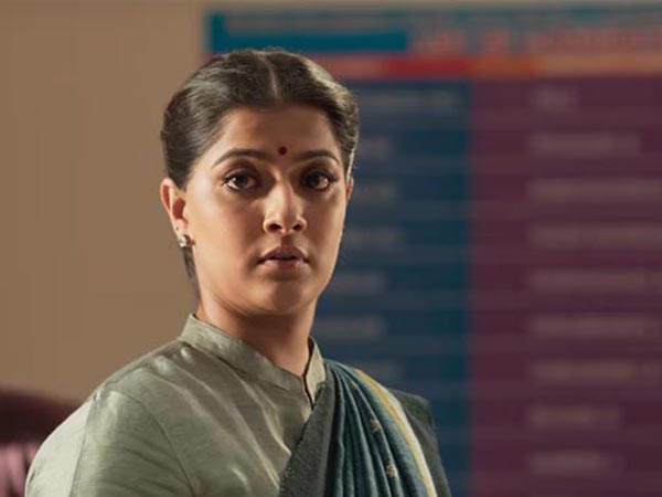 Sarkar Varalaxmi Sarathkumar S Komalavalli Character Creates Buzz Tamil Politics