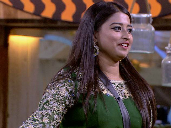 Farah Gives Fun Tasks To Contestants