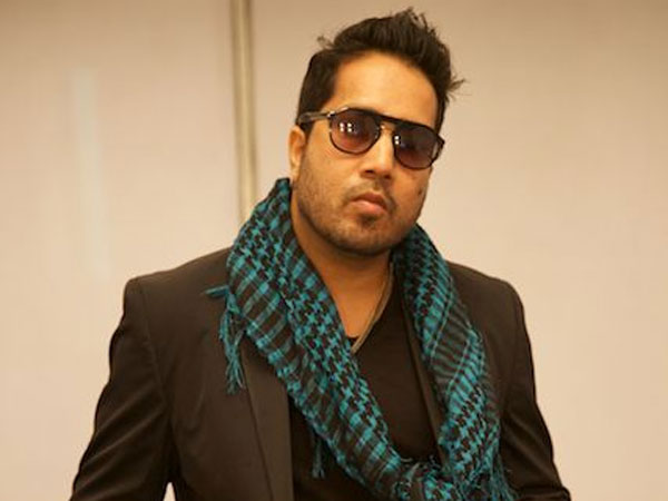 Singer Mika Singh Arrested in Dubai For Sending Obscene Pictures To Teenaged Model Singer Mika Singh Arrested in Dubai For Sending Obscene Pictures To Teenaged Model