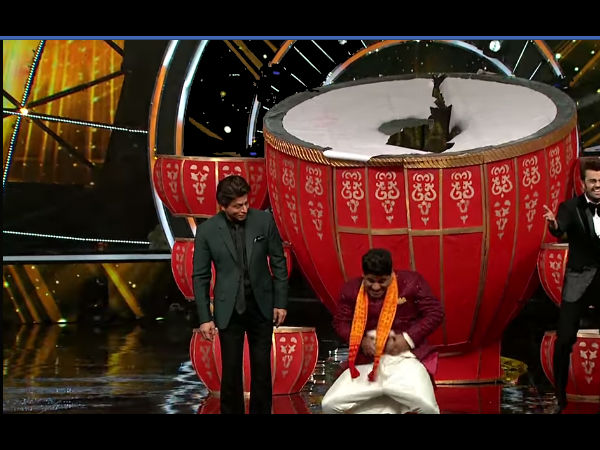 SRK Teaches Nitin Some Steps!