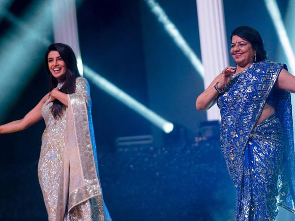 Download Priyanka Chopra Her Mom Madhu Chopra Danced To This Song At Her Sangeet Filmibeat
