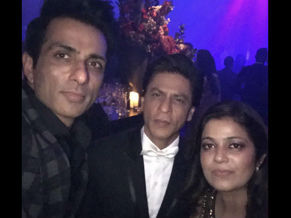 SRK Looks So Handsome!