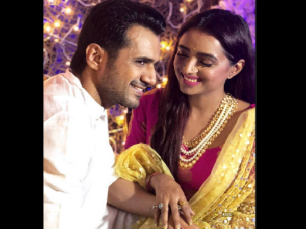 Reveals Wedding Details