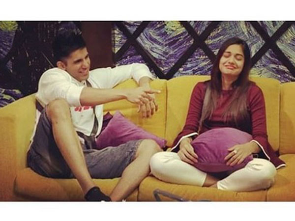 Varun Sood Proposes Divya Agarwal For Marriage; Divya’s Reaction Will