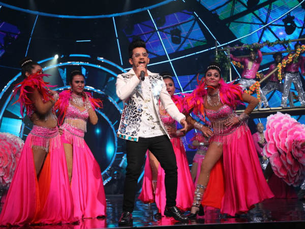 Vibhor Performs With Alka Yagnik