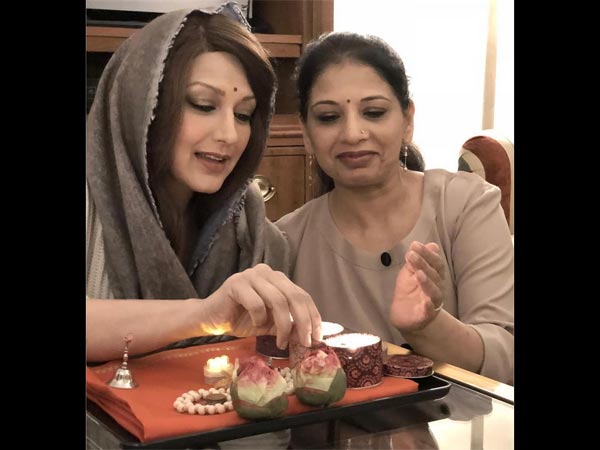 Sonali Bendre Writes A Heart Touching Post For Her Sister Sonali Bendre Writes A Heart Touching Post For Her Sister