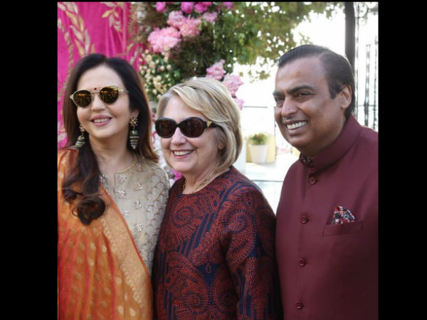 hillary-clinton-poses-with-nita-mukesh-ambani-ahead-isha-ambani-wedding-celebration-in-udaipur hillary-clinton-poses-with-nita-mukesh-ambani-ahead-isha-ambani-wedding-celebration-in-udaipur