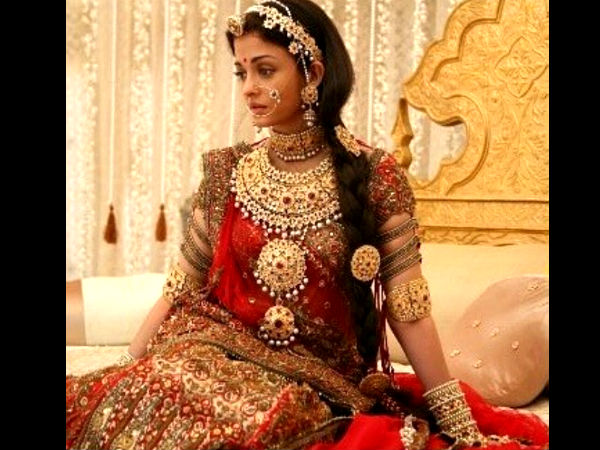 When Aishwarya Felt Surreal On The Sets Of Jodhaa Akbar