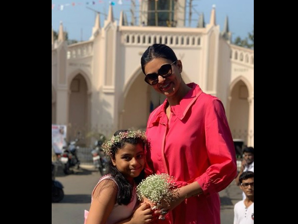 It Seems Like Sushmita- Alisah Can't Get Enough Of Clicking Pictures