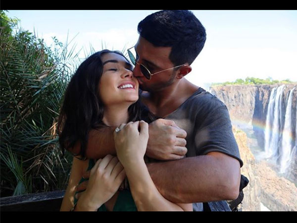 Amy Jackson To Have A Beach Side Wedding In Greece With Fiancé George