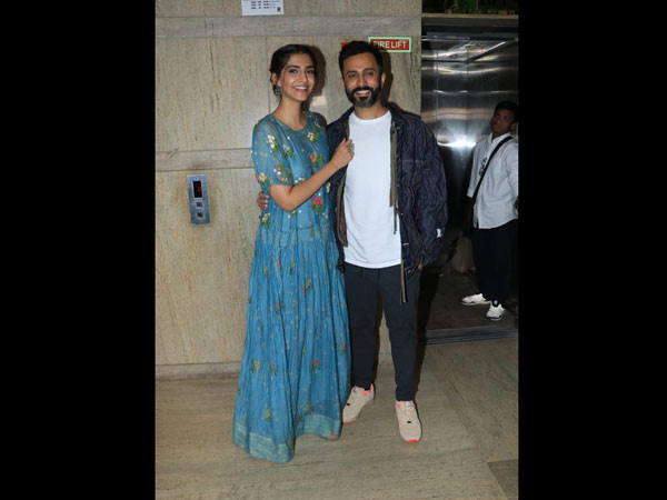 Sonam & Anand Pose For The Cameras