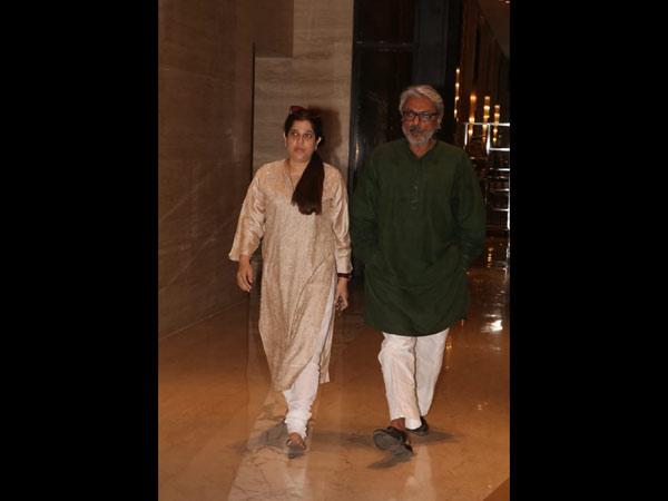 kareena karishma kapoor soha ali khan others at vikram vikram phadnis designer