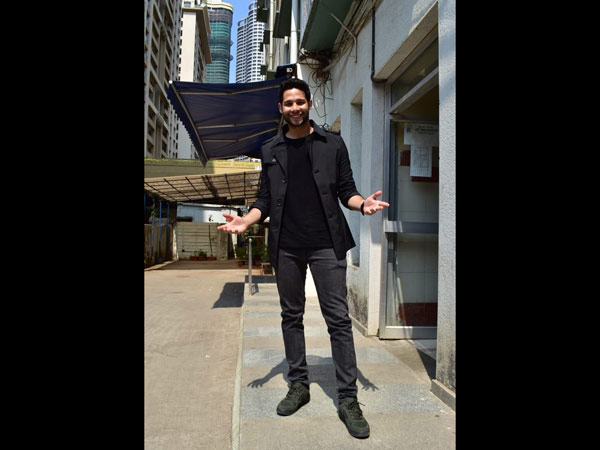 Gully Boy Siddhant Chaturvedi Snapped At The Radio Mirchi Office