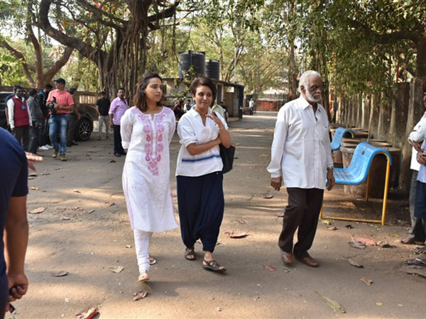 Swara Bhaskar Arrives To Pay Her Last Respects