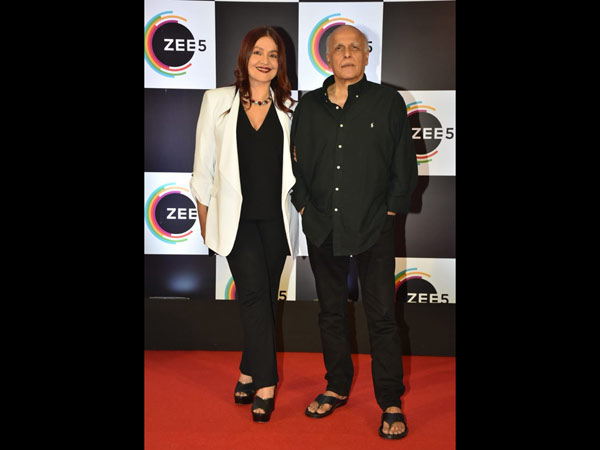 Father - Daughter Duo Pooja Bhatt And Mahesh Bhatt Pose For Pictures