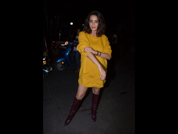 Surveen Chawla Made Heads Turn At The Song Launch