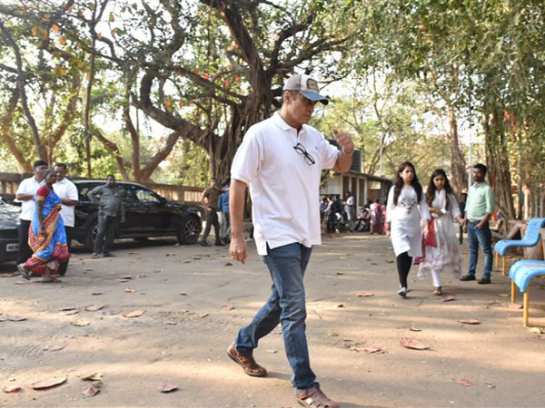 Actor Mohnish Bahl Was Also At The Funeral Of Producer Rajkumar Barjatya