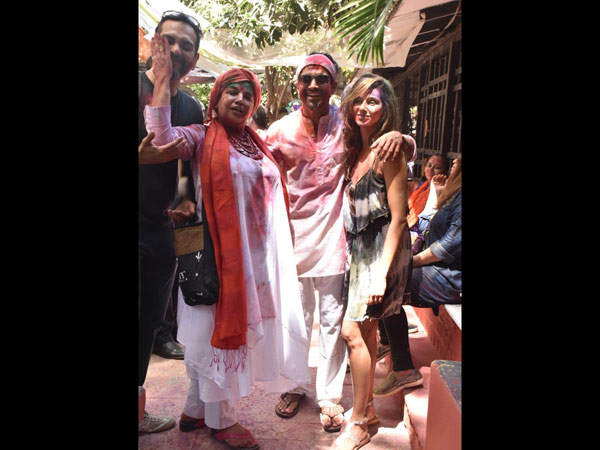 Shabana Ji, Farhan & Shibani Smile For Cameras
