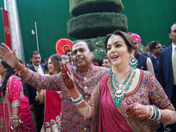 Mukesh Ambani & Nita Ambani Dance Away