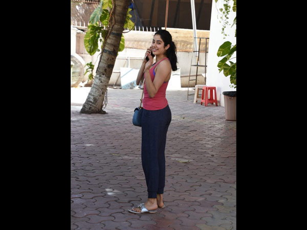 Janhvi Kapoor Keeps It Casual