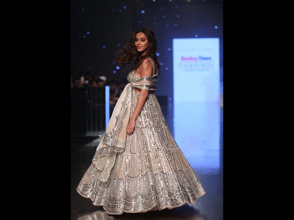 Shibani Dandekar Looks Graceful While Walking The Ramp