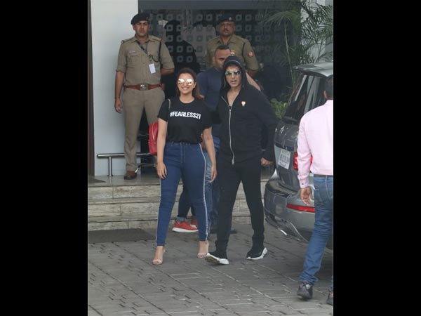 Akshay & Parineeti Snapped At Private Airport