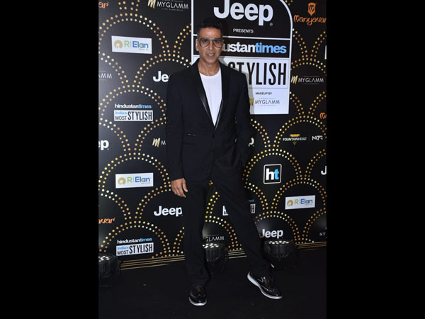 Akshay Kumar's Suave Red Carpet Appearance