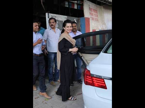 Kangana Looks Pretty In A No Make Up Look