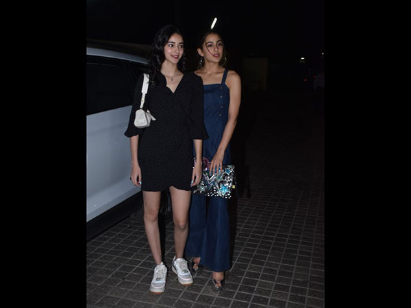 Sara & Ananya Posed For Pics