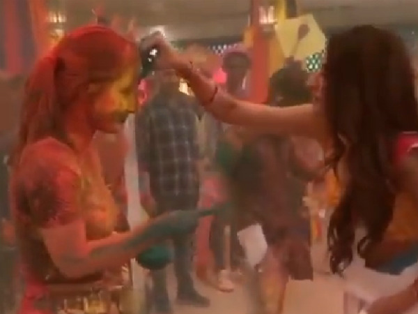 Erica & Hina’s Cute Teeka Moment